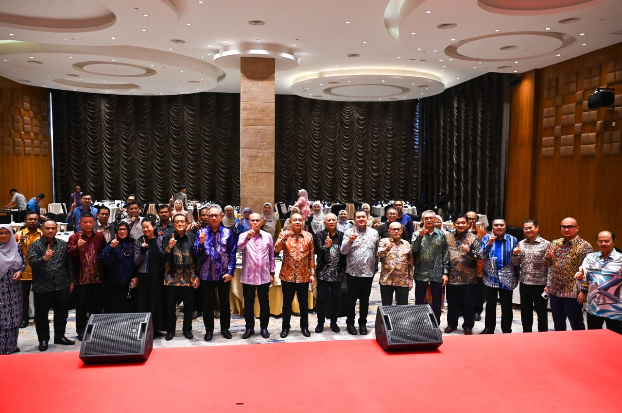 Pembentangan Pelan Induk Ekonomi Negeri Pahang 2025 – 2030 oleh Majlis Penasihat Ekonomi Negeri Pahang kepada Yang Amat Berhormat Menteri Besar dan Ahli Ahli Majlis Mesyuarat Kerajaan (MMK) Pahang